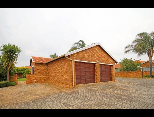 3 BEDROOM TOWNHOUSE FOR SALE IN WILLOWBROOK